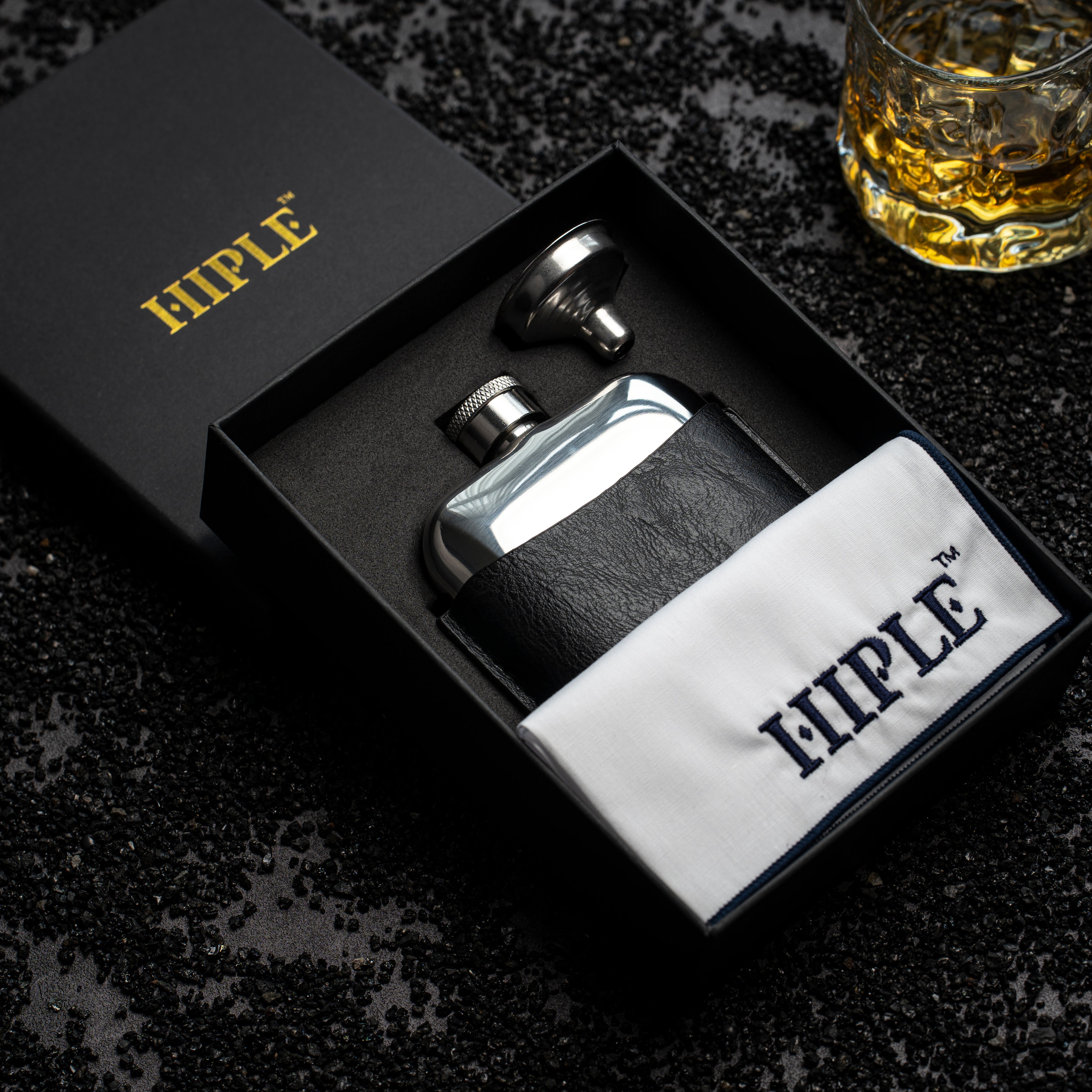 Hip Flask Gift Black leather sleeve silver hip flask whiskey Flask Black box Cotton handkerchief Stainless steel flask